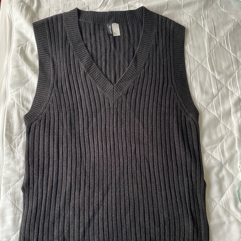 EUC H&M Black V-Neck Sweater Vest
